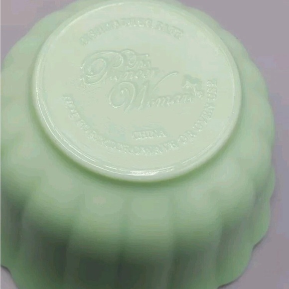 The Pioneer Woman Green Jadeite Scalloped Bowl - Picture 3 of 9